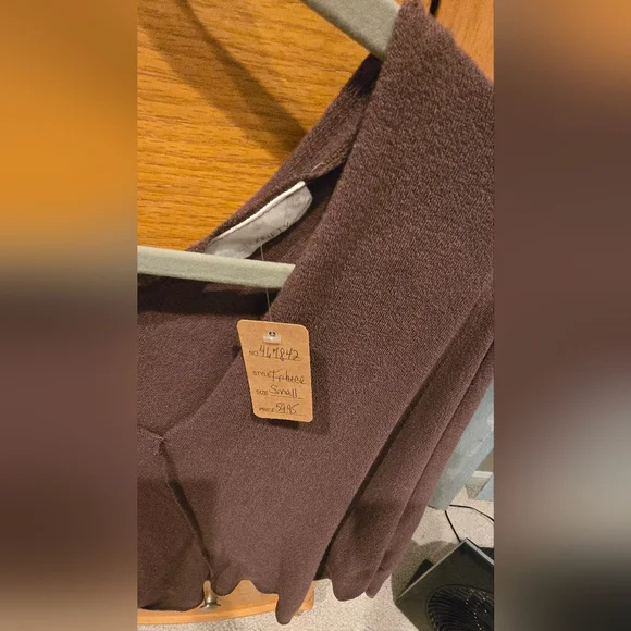 NWT Six / Fifty Women's Espresso V-Neck, Batwing Lightweight Sweater, S - Picture 4 of 5